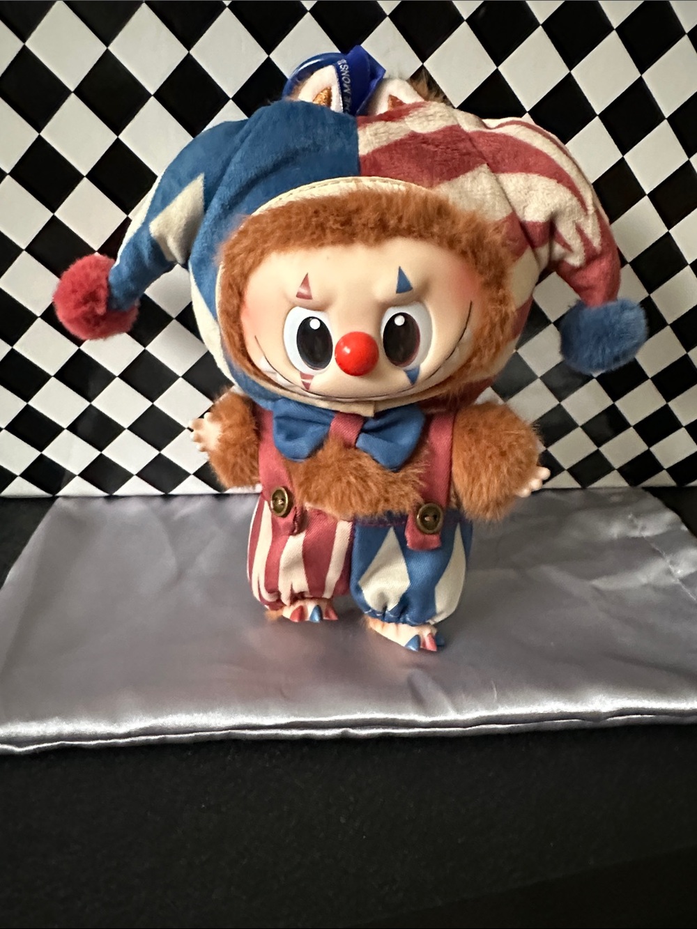 Juggling Clown from Why so serious series